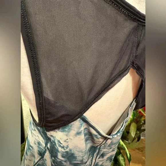 Lululemon athletica tank tops size 6 - Picture 5 of 6